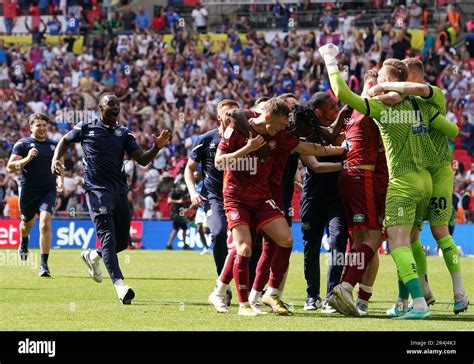 sky bet penalty shootout game|Stockport 2.
